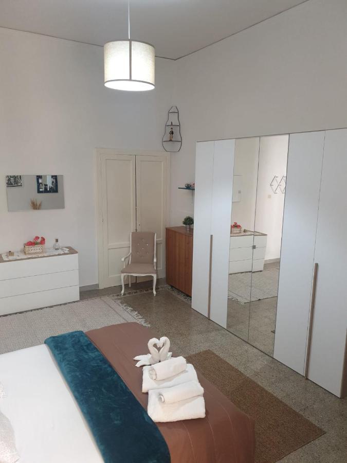 E' Fenestrelle Apartment เนเปิลส์ ภายนอก รูปภาพ